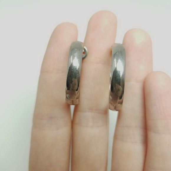 Vintage Hoop Clip On Earrings, Silver Tone Minimal Design Classic, Estate - Picture 2 of 6